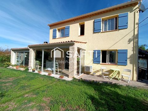 Une propriété chaleureuse, fonctionnelle, et pleine de caractère à découvrir.