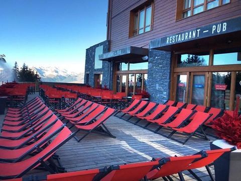 Residence Appart'Hotel is located in Savoie, in Les Arcs ski resort. You residence is directly linked to Les Arcs 1800 area either on skis or by shuttle. You'll be staying in a high ends residence overlooking the valley and beautiful Mont-Blanc. Appa...