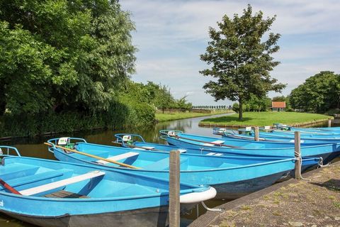 This modern, detached holiday home is located on the water and is located at Resort De Rijp, only 15 km from the pleasant cheese town of Alkmaar. The interior of the holiday home, which covers two floors, is modern, comfortable and fully equipped. On...