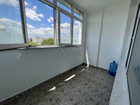 . Spacious 3-Bed apartment in Vazrajdane quarter IBG Real Estates is pleased to offer this bright and spacious apartment located in the beginning of Vazrajdane quarter in Ruse, close to park, tennis court, many shops, cafes, restaurants, bus station,...