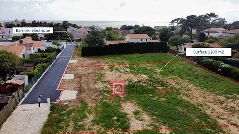 Ideally, located, 200 meters from the ocean, Grande Côte sector, land of 1242 m2, consisting of 2 plots (624m2 + 618m2), in future secure private subdivision, including 3 or 4 lots. Footprint of 449 m2. Regularly in contact with the builders and arch...