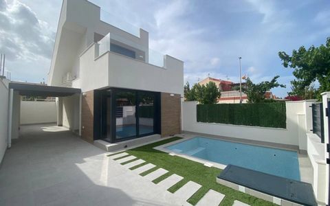 Villa with private pool in Los Alcázares, Murcia Last home available in this luxurious residential complex consisting of 10 luxury homes with a private pool and covered garage area. These villas are duplex-style with terrace areas on the ground, firs...