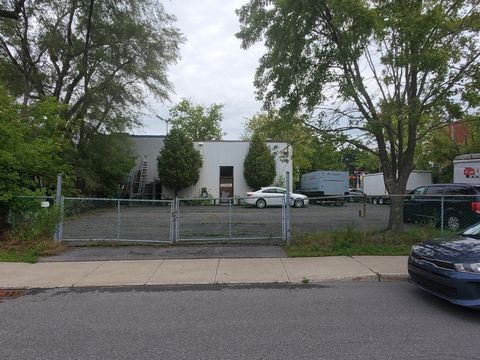 Land of 1223.7 square meters on street corner located in a sought after area offering several possibilities Building of 2 floors and a warehouse to be demolished. INCLUSIONS -- EXCLUSIONS --
