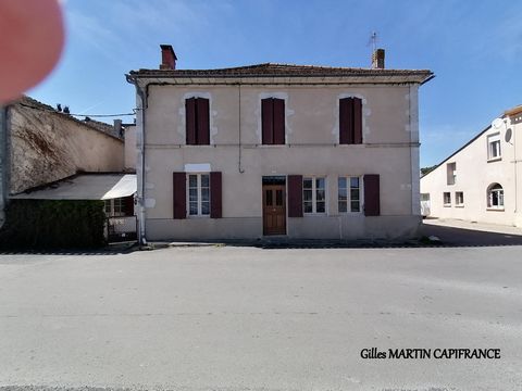 maison T5 - avec un grand garage, une petite cour, 3 chambres, Terrain de 645 m² Maison de bourg à mettre à votre goût dans un quartier calme, proche de la Dordogne. A moins d'une heure de Bordeaux en train (gare à 5km), 30 min en voiture de Bergerac...