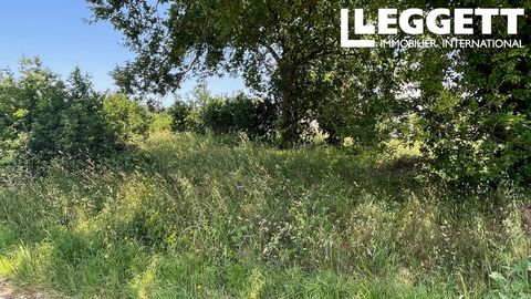 A21737CRP56 - This 1590m² constructible land is next to another parcel that is also a Leggett exclusivity. It is located in Carentoir, not far from the Guer road. Information about risks to which this property is exposed is available on the Géorisque...