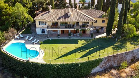 AVAILABLE FOR THE 2024 SUMMER SEASON (MINIMUM STAY 1 MONTH)! Although it has changed owners since then, this impressive villa was designed by architect Prieto Moreno to be lived in with his family: 500 m2 of vintage luxury built on two independent fl...