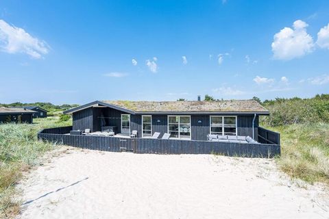 WECHSELTAG FREITAG - Nur wenige 100 Meter hinter den schönen Dünen und dem herrlichen Strand in Henne liegt dieses schöne Ferienhaus. Das Ferienhaus wurde im Jahr 2006 vollständig renoviert. Das Ferienhaus ist 122 m2 und deshalb für eine Familie mit ...