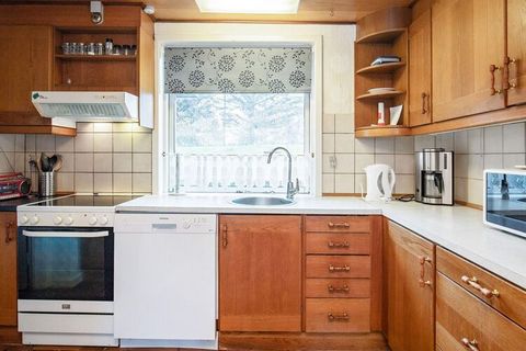 In the small cozy village Karby on Mors, where you will find peace and quiet, this spacious, older town house is only approx. 370 m from the Limfjord and ferry crossing Næssund. The house is divided into 2 levels, where on the ground floor you will f...