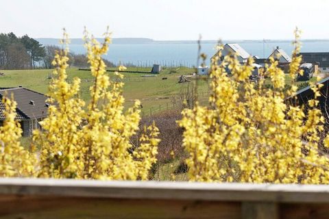 Well-decorated holiday cottage located on the idyllic island of Røsnæs high on a sloping plot with great views of the area and the ocean. Yuo can enjoy the view from the dining area, living room, bedroom and terrace.