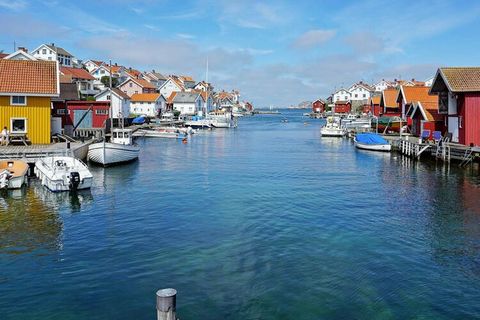 High up on Gullholmen Island you'll find this cozy house. The island provides plenty of swimming and fishing possibilities all over. There's an amazing terrace with ocean views. No cars are allowed on the island, and you'll reach Gullholmen by a ferr...