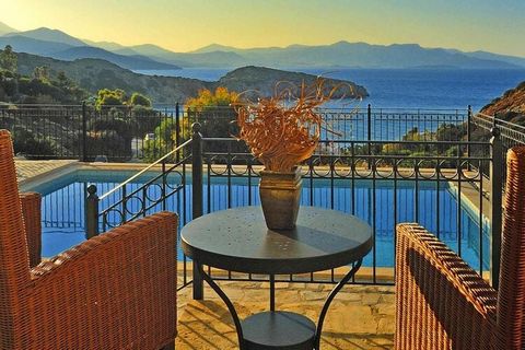 Fantastic holiday villas at an elevated position just a few meters from the beach with fantastic views of the azure sea. Each villa is furnished to a high standard with all amenities and has its own swimming pool with sea water. Istron is located in ...