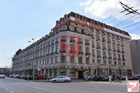 Central Hôtel est situé dans le centre de Ploiesti, dans la zone administrative, commerciale et d’affaires, à seulement 45 km de l’aéroport international Henri Coanda de Bucarest. Construit dans un style néoclassique, l’Hotel Central est entièrement ...