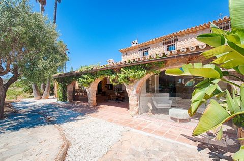 ✓Renovated Finca de Lujo in Senija, Costa Blanca. Nestled gracefully on an expansive, nearly flat plot of 18,500m² between the picturesque towns of Benissa and Senija, stands an exceptional authentic 200-year finca. Meticulously revitalized approxima...