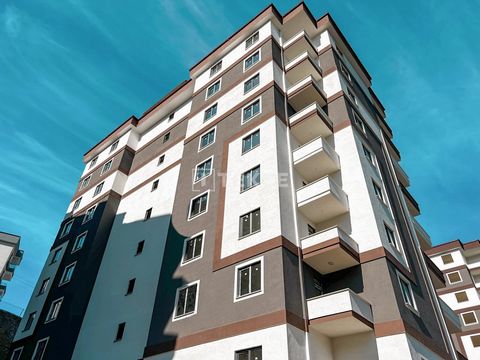 Apartamenty w spokojnej okolicy z widokiem w Pelitli Ortahisar. Apartamenty mają idealną lokalizację, aby cieszyć się przyrodą i morzem w Ortahisar w Trabzonie. Apartamenty posiadają balkony i tarasy z widokiem na morze. TZX-00170 Features: - Balcony...