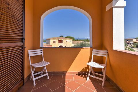 Dieses angenehme Apartment in Sardinien hat eine wunderbare Lage in der Nähe des Meeres und viele Annehmlichkeiten. Mit einem Gemeinschaftspool und einer schönen privaten Terrasse eignet es sich sehr gut für einen Sonnenurlaub mit der Familie oder mi...