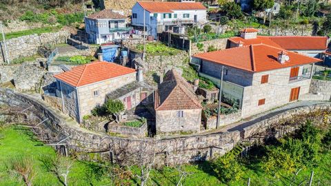 Detached house located in Penha Longa and Paços de Gaiolo, Marco de Canaveses.   Location: Detached house in Penha Longa and Paços de Gaiolo. Quiet area, stunning views and excellent sun exposure. Features: House consisting of two floors: Upper floor...