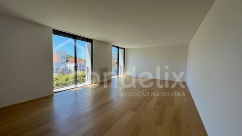 New 3 bedroom apartment of 262 m² (ABP), with elevator and penthouse with private pool, three parking spaces and storage, in Nevogilde, Porto The project aims to ensure privacy and enhance sun exposure - West Spring. The apartment, inserted in the Lu...
