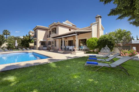 Located in San Pedro de Alcántara. A spectacular five-bedroom villa designed to perfection in a traditional Andalucian Rustic style. Located in 'Montecarlo', an exclusive and private complex in San Pedro and only metres from the beach, this...