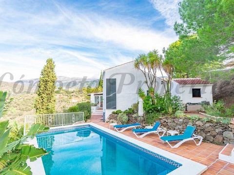 A beautiful traditional countryside house with a private pool in Cómpeta that serves as the perfect place to enjoy your vacation. The property is located in the charming Andalusian village of Cómpeta, offering peace and privacy yet within walking dis...