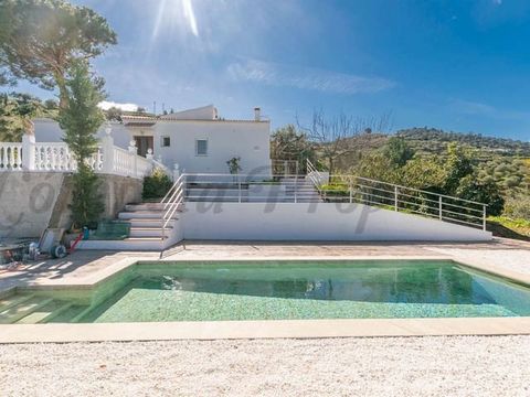 Feel the comfort of country properties in Spain with this charming property with stunning views of the surrounding countryside and of the Mediterranean sea. Interior accommodation consists of a bright living room with a wood burner, a spacious kitche...