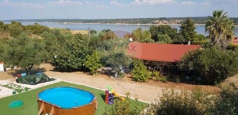 Villa with an excellent location on the Montargil Dam with a land area of 4,500m2. Quiet location, with the possibility of investment in a tourist project or just to enjoy the tranquility and good energy that this unique space can provide.  