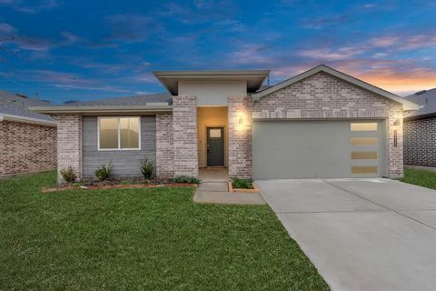 Charming, modern elevation, SMART home on peaceful cul-de-sac lot located conveniently by West Park Tollway & I-10 for easy commute in Tamarron's sought-after community, zoned to LAMAR CSID. Home features 4 bed, 2 bath. Lots of natural light througho...
