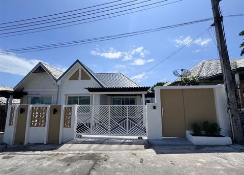Welcome to this charming and luminous house nestled in the picturesque Thalang area. 🛌 2 bedrooms 🛁 2 bathrooms 👨‍🍳 Kitchen 🅿️ Parking space 🚙 Just 30 minutes to the airport 🚙 Only 20 minutes to Central Shopping Center 🚙 Conveniently located 15 minut...