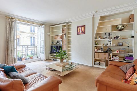 Saint Germain / Latin Quarter, Paris 5th Beautiful apartment to renovate on the second floor with lift access, in an old building in the Latin Quarter located between Boulevard Saint-Germain and Quai de Montebello. A privileged location in the fifth ...