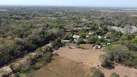 Beautiful Quinta for Sale in Colorado, Liberia, Guanacaste   Located in the desirable area of Barrio Colorado, Liberia, Guanacaste, this charming Quinta presents an excellent investment opportunity. With a spacious lot area of 5326 m², this property ...