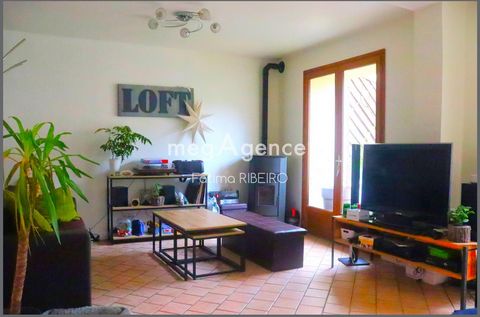 Located just 5 minutes from the city center, with its shops and schools, this house offers you a peaceful and practical living environment. Enjoy easy access to Coulommiers and Chessy (30 minutes) and Meaux (10 minutes), while enjoying the calm and p...