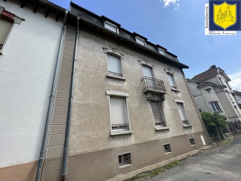 IDEAL INVESTOR! The Real Estate Agency Du Château offers you this investment building in the heart of the Quartier BRASSE, at the end of a dead end, very quiet area. Building of the 1900s with a lot of character (high ceilings, solid parquet, molding...