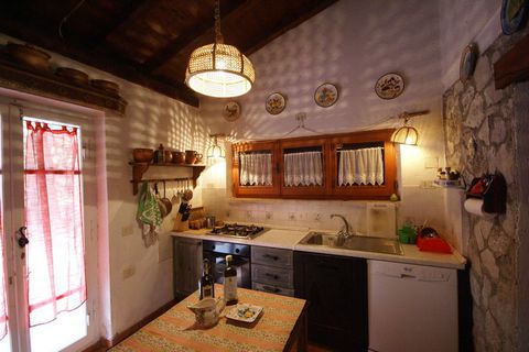Discover a special panoramic location. This holiday home lies at an altitude of 810 metres, allowing you to enjoy a formidable view of the beauty of Umbria's nature and culture. This house is the perfect home base for taking beautiful hikes through t...