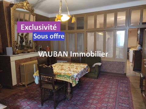Large apartment type 4 Old town Briançon *** EXCLUSIVITY*** This apartment occupies the entire level with the particularity of being on the 1st floor on the Grande rue side and on the ground floor on the rue de Castres side. With two independent acce...