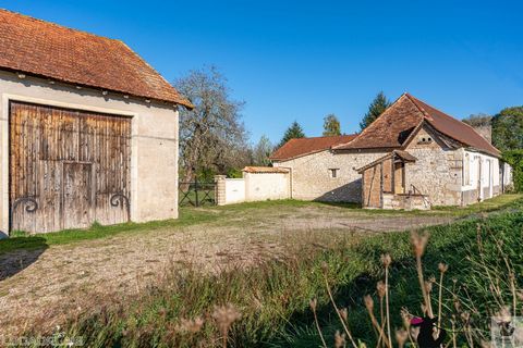 Cyrano Immobilier offers you in exclusivity, this farmhouse of 164m2 of living space on more than 2ha of land. This building, dating back to 1793, combines charm, authenticity and modernity. It consists of a large entrance hall, a large fully equippe...
