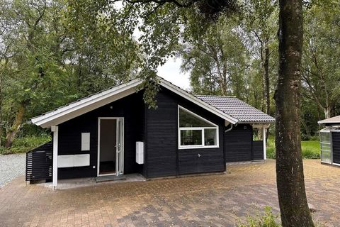 On a large natural plot surrounded by trees, this summer house is well sheltered and completely unobtrusive with only 550 meters to the water and approx. 2 km to Gjøl marina. The summer house has an attached double carport, a large courtyard, built i...