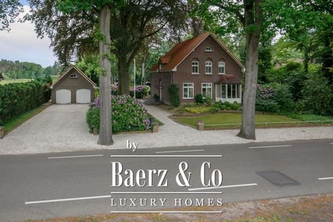 Just outside the center of Arcen lies this beautiful, spacious detached house with a very generous backyard in a lovely, wooded area. The tranquility and privacy experienced here are unique. The property sits on a plot of no less than 5365m², with a ...