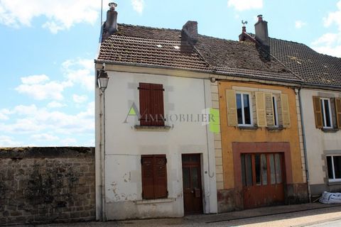 La Petite Agence Aubusson offers for sale this small village house ideal for a pied-à-terre or to be offered for rent. Ideally located in a pleasant village with a few shops, for other amenities, Aubusson is 10 minutes away. We enter directly into th...