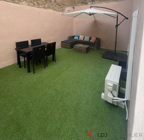Located on the ground floor, apartment type 3 of about 55m2 of living space offering a beautiful terrace of about 30m2. Completely renovated and furnished, it includes a beautiful living room with fitted kitchen, 2 bedrooms, shower room..... Its adva...