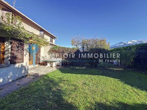 Exclusivity Comptoir Immobilier de France Grésivaudan: Come and discover this charming semi-detached house (only on one side) built in 1992 facing South in a quiet environment on a plot of about 270m2. Bright, it offers beautiful volumes with its 103...
