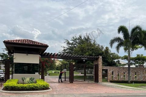 Lot for sale in an exclusive condominium in San Rafael de Alajuela, very close to Belén, Heredia. The land has 5,382sf. The condominium has underground electrical connections, with which the panoramic view is very clean; It has a children's pool and ...