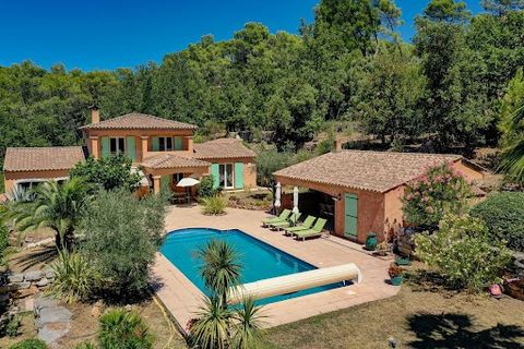 In Flayosc in Exclusive SOGIP, a superb achievement!!! this villa has 4 bedrooms, outbuildings, and a heated swimming pool of more than 4,000 m² in a very quiet area with superb views to the south. On one level: Hall/closet area, Living room of more ...