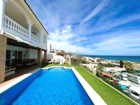 Exclusive Villa with private pool and wonderful views of the sea from all its rooms. 3 minutes walk to the beach. Located in a unique area of ​​the Costa del Sol, with 300 days of sunshine a year. 4 km from Torrox Pueblo, 7 from Nerja and next to Tor...