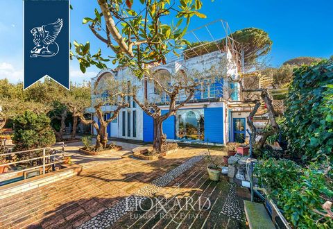 Located in the splendid setting of Anacapri, this enchanting 275 sqm villa offers a breathtaking view of the sea. The villa extends over three levels, including 4 bedrooms, 4 bathrooms, habitable terraces and rooftops for 200 square meters, a garden ...