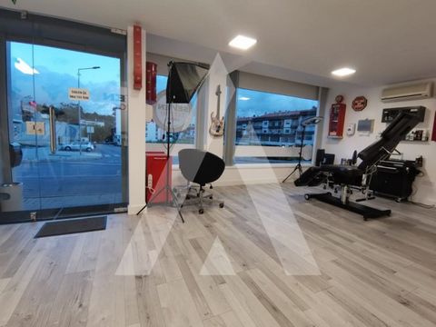 Commercial space, located on the ground floor, and T1 on the 1st floor, located minutes from the city center of Leiria. Spacious, modern and organized commercial space. It has natural light, and its interior is airy, with a smart layout that facilita...
