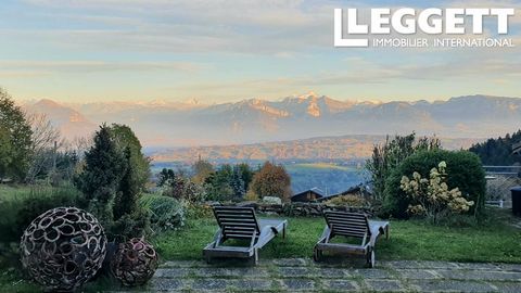 A27237EMS74 - This atypical village property of 158m2 living surface has been lovingly renovated to capitalise on stunning views of the Mont Blanc. Situated on the Mont Saléve, just 30 mins drive from central Geneva it is the ideal home for cross-bor...