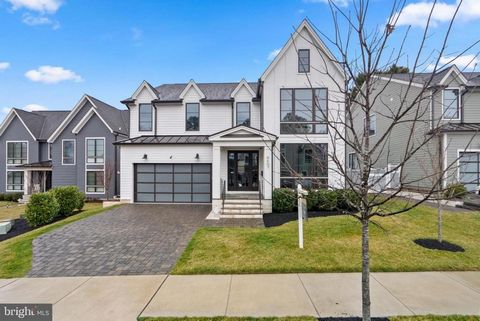 Welcome to your dream home! This exquisitely crafted and beautifully designed modern home by Classic Cottages is nestled among nine residences on a quiet cul-de-sac with an array of luxury features and high-end finishes, creating an unparalleled sanc...
