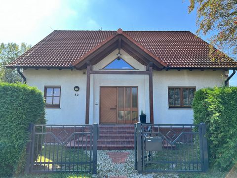 SPACIOUS SINGLE-FAMILY HOME LOOKING FOR NEW TENANTS Dear Families, welcome to beautiful Stahnsdorf! If you’re looking for a spacious, fully furnished temporary home, ideally settled between Berlin, Potsdam and Kleinmachnow, this is your place to be! ...