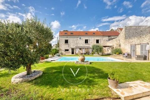 Exclusive - At the heart of Vexin, thirty-five minutes from Porte Maillot, in a charming village, this beautiful stone house has been renovated with top-quality materials. Its 180 sq.m (1,937 sq ft) are laid out as follows: - terrace level: hall, fit...