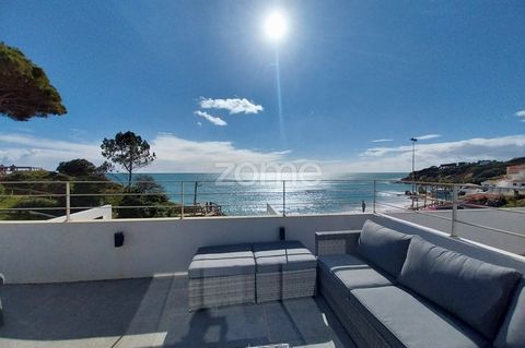 Identificação do imóvel: ZMPT565213 Beach house A house in Olhos de Água, on the beachfront, in one of the most charming locations in the Algarve, is a true haven by the sea. Located on the picturesque beach of Olhos de Água, this house is an invitat...