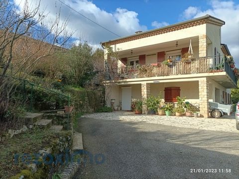 AUBENAS (07200) 10MN North Traditional villa of approximately 110 M² on 1450 M² of flat and partly enclosed land. On the ground floor independent entrance independent studio with kitchen living room and master suite with wc. A garage for one car. A c...